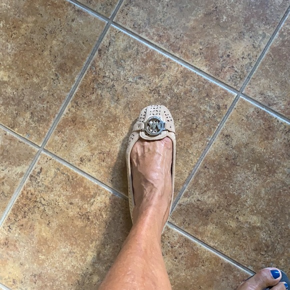 Michael Kors size 10 flat - Picture 3 of 4